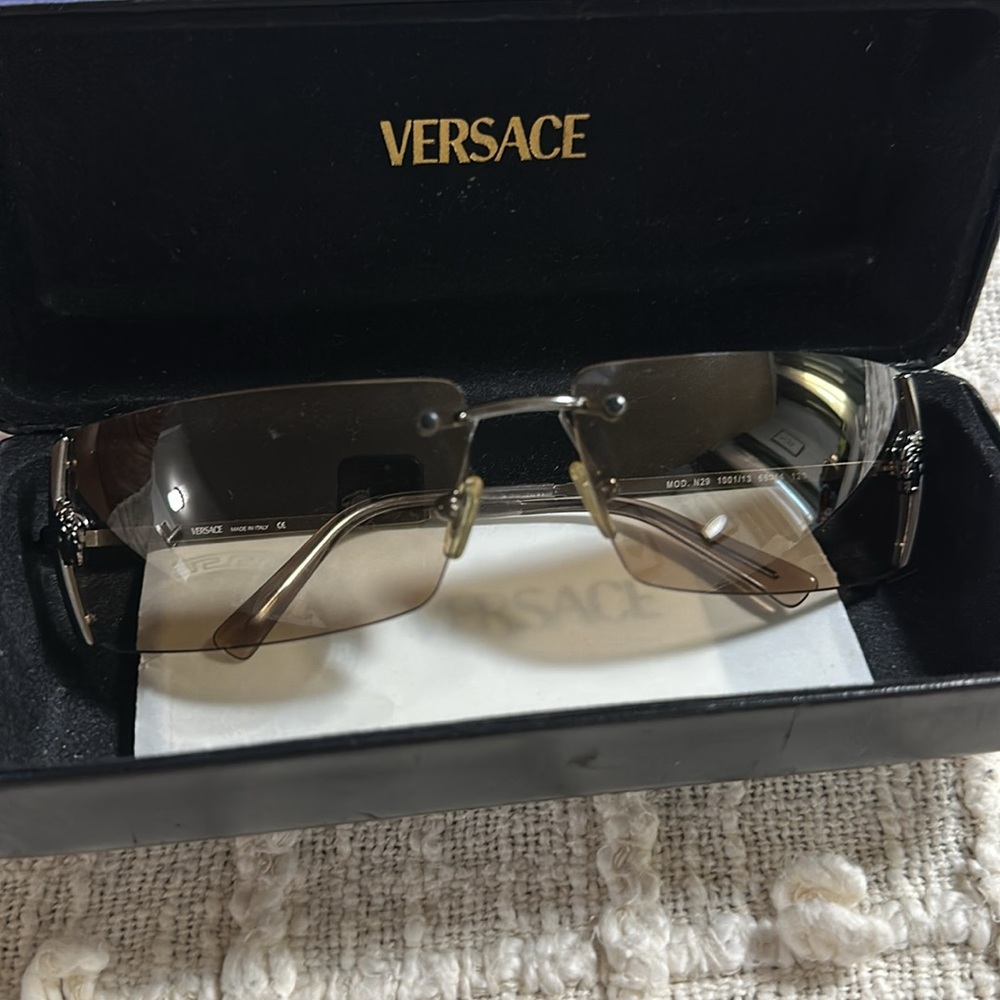 Versace - Picture 7 of 7